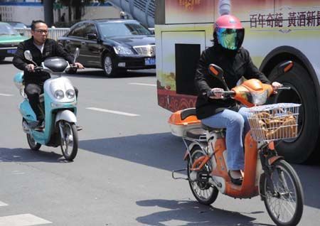 福建：共享電動車(chē)現身廈門街頭 沒有車(chē)牌能上路嗎(ma)