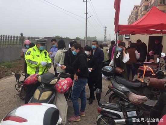 山東：膠州交警零距離(lí)爲民服務 電動車(chē)挂牌進村(cūn)莊