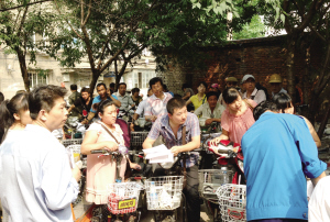 遼甯：鐵嶺市電動車(chē)登記上牌工(gōng)作全面展開(kāi)  交警已辦理電動車(chē)号牌300多副